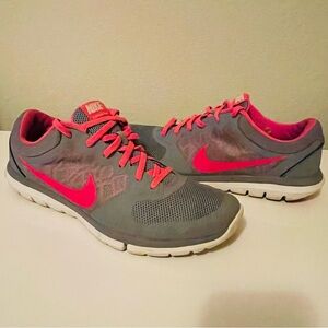 Nike ruuning women size 8